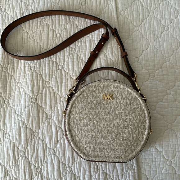 Michael Kors Handbags - Michael Kora Delaney Medium Two Tone Logo Faux Croc Canteen Crossbody Bag